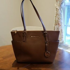 Michael Kors Jet Set Top Zip Saffiano Leather Tote